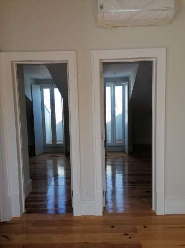 Arrendamento | T4 Duplex cheio de charme na Rua da Bela Vista à Graça