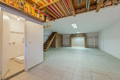 Armazém amplo em Campo de Ourique