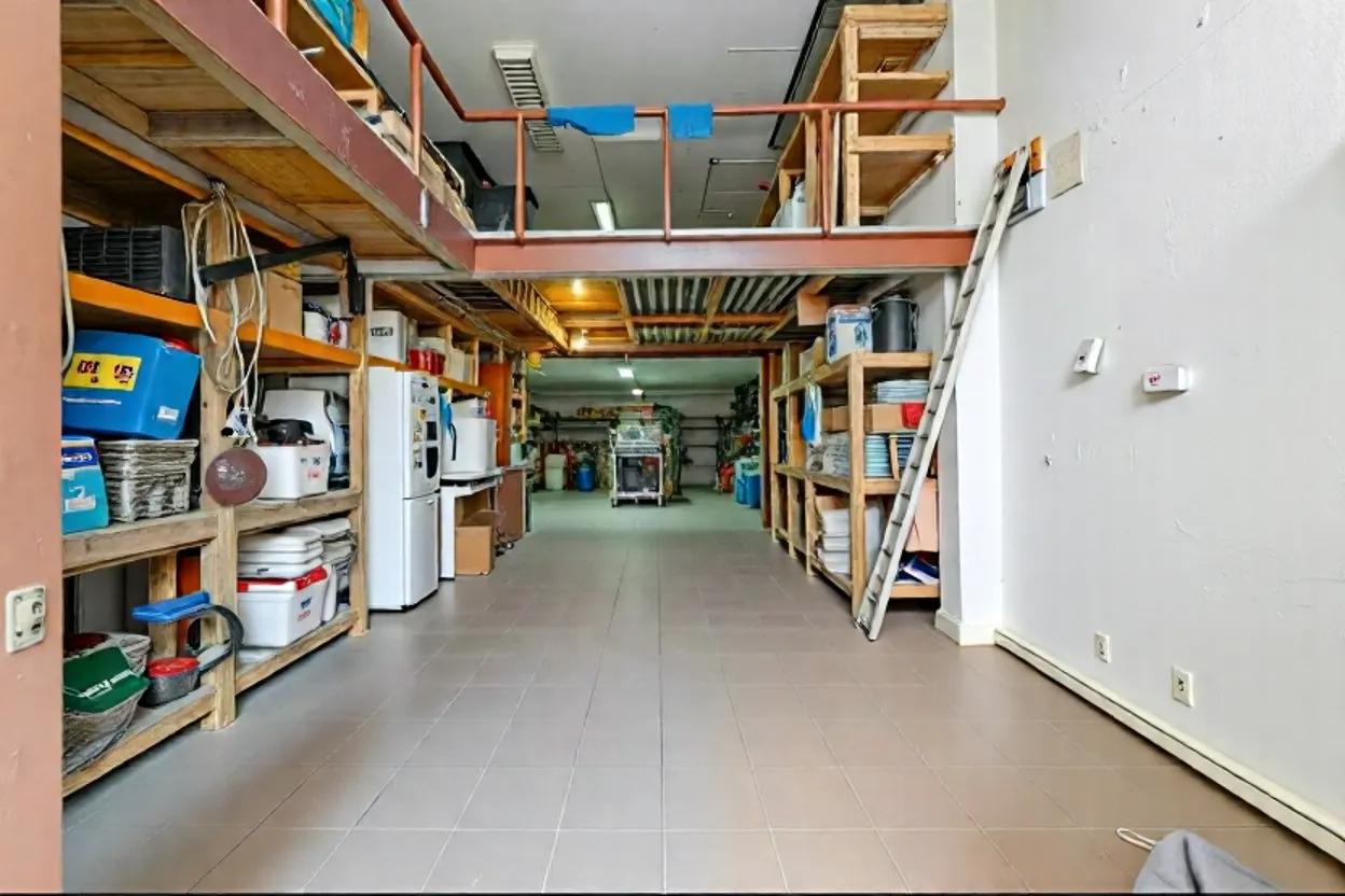 Armazém amplo em Campo de Ourique