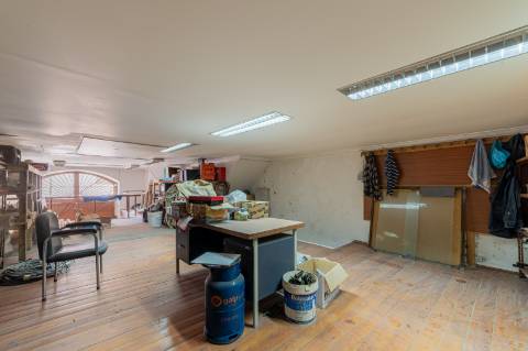 Armazém amplo em Campo de Ourique