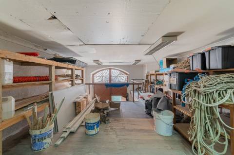 Armazém amplo em Campo de Ourique