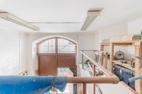 Armazém amplo em Campo de Ourique