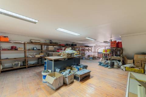 Armazém amplo em Campo de Ourique