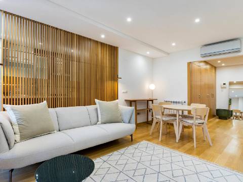 Apartamento T1 na Avenida Miguel Bombarda mobilado e lugar de garagem