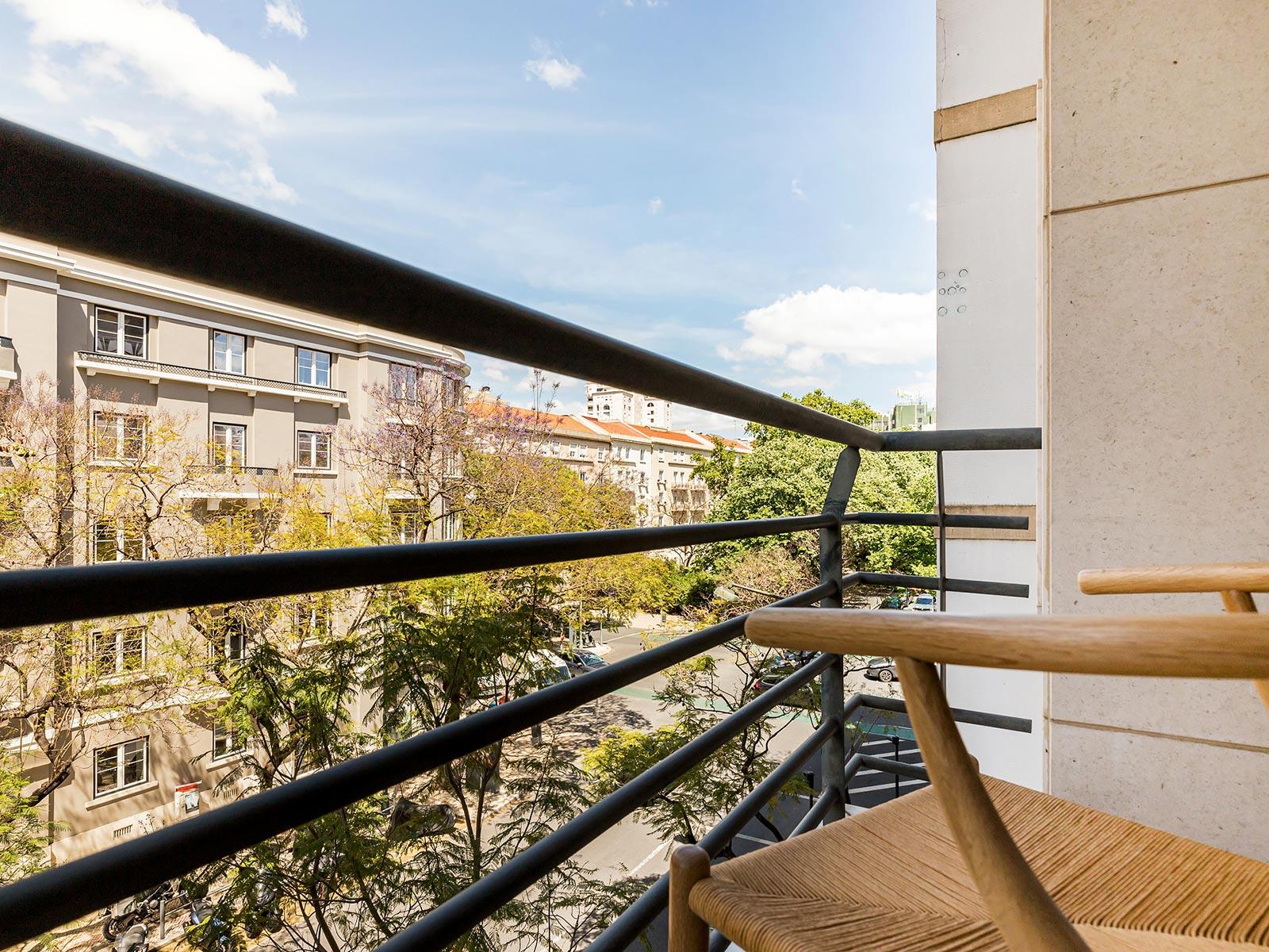 Apartamento T1 na Avenida Miguel Bombarda mobilado e lugar de garagem