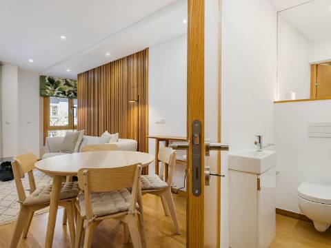 Apartamento T1 na Avenida Miguel Bombarda mobilado e lugar de garagem