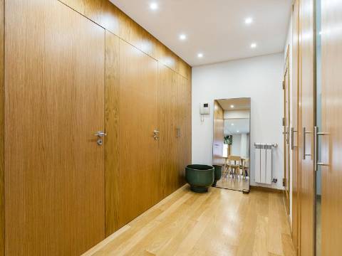 Apartamento T1 na Avenida Miguel Bombarda mobilado e lugar de garagem