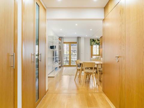 Apartamento T1 na Avenida Miguel Bombarda mobilado e lugar de garagem