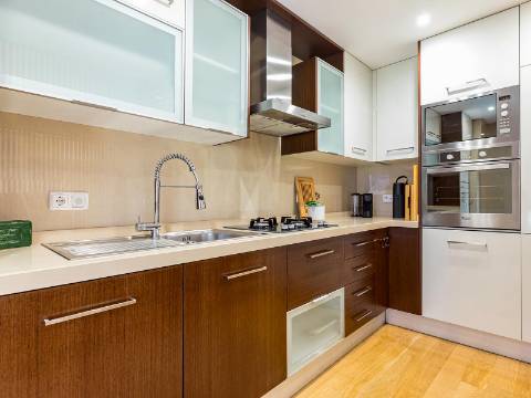 Apartamento T1 na Avenida Miguel Bombarda mobilado e lugar de garagem