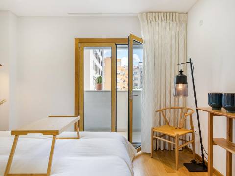 Apartamento T1 na Avenida Miguel Bombarda mobilado e lugar de garagem