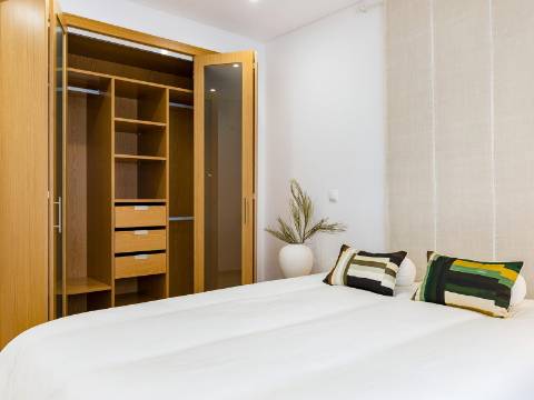 Apartamento T1 na Avenida Miguel Bombarda mobilado e lugar de garagem