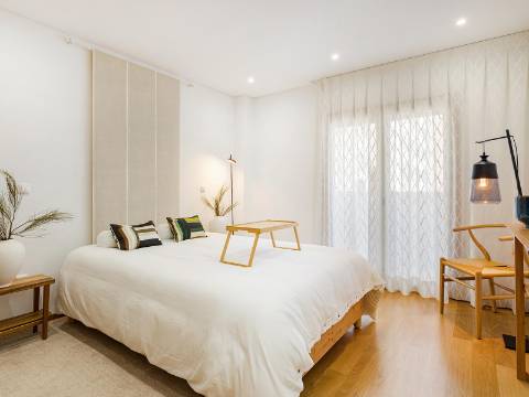 Apartamento T1 na Avenida Miguel Bombarda mobilado e lugar de garagem