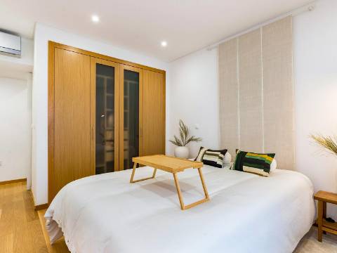 Apartamento T1 na Avenida Miguel Bombarda mobilado e lugar de garagem