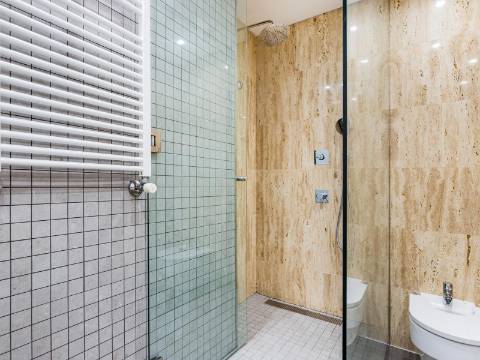 Apartamento T1 na Avenida Miguel Bombarda mobilado e lugar de garagem