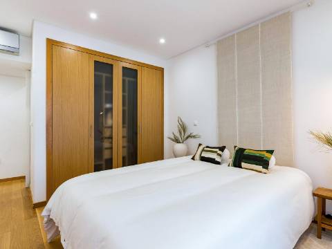 Apartamento T1 na Avenida Miguel Bombarda mobilado e lugar de garagem