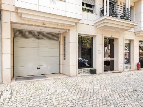 Apartamento T1 na Avenida Miguel Bombarda mobilado e lugar de garagem