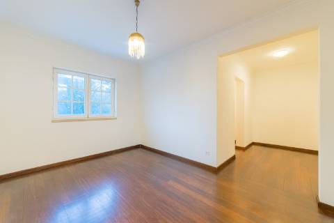 Moradia T5 na Verdizela com 400m2, num terreno total de 1.200m2