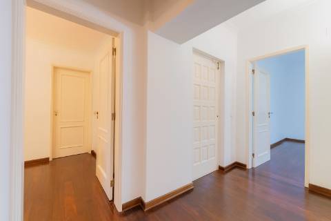 Moradia T5 na Verdizela com 400m2, num terreno total de 1.200m2