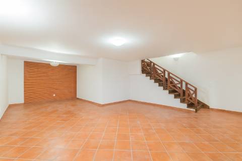 Moradia T5 na Verdizela com 400m2, num terreno total de 1.200m2