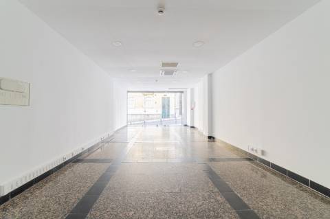 Loja na Barão Sabrosa, em Lisboa