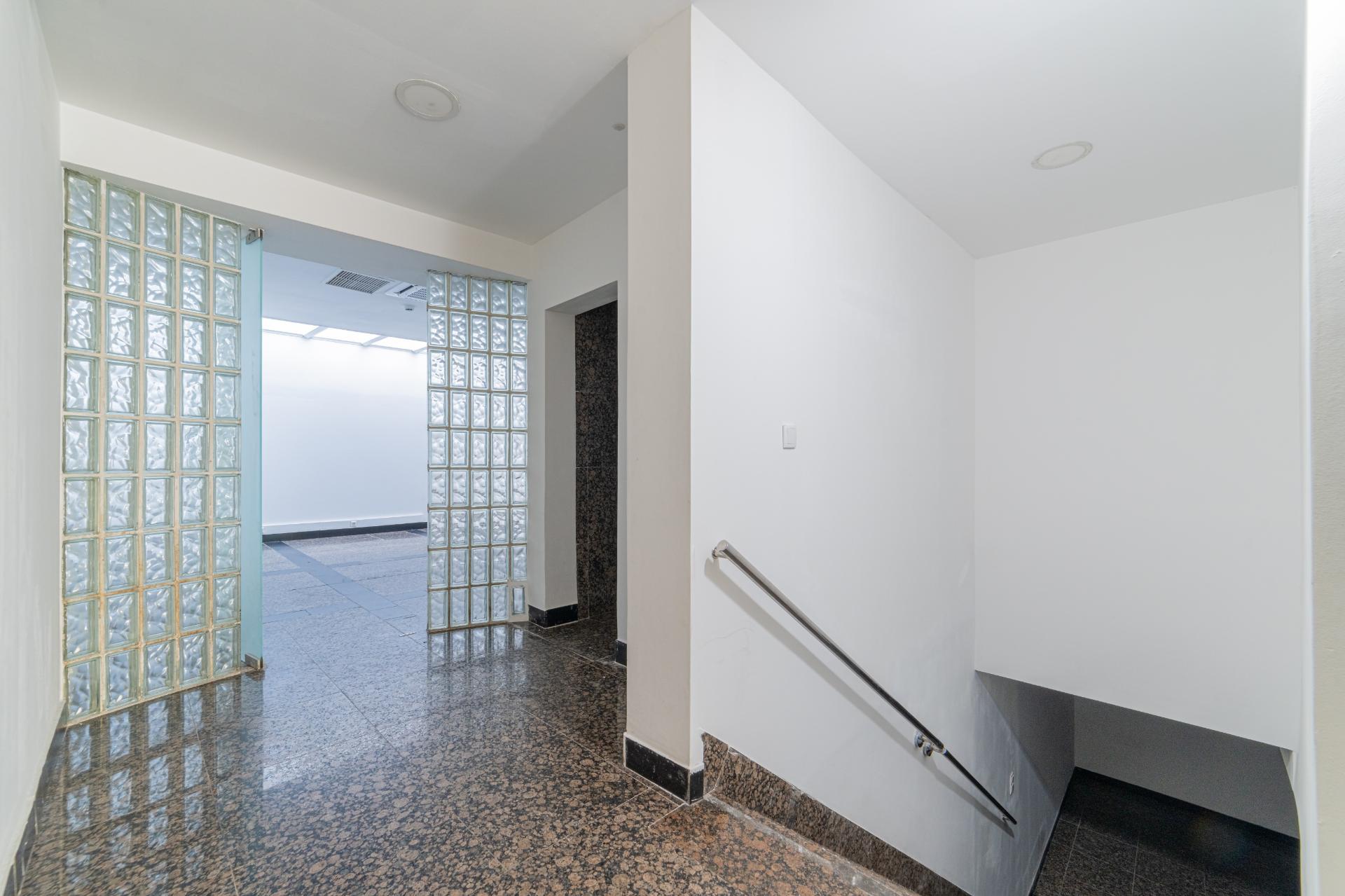 Loja na Barão Sabrosa, em Lisboa