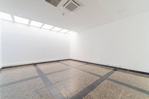 Loja na Barão Sabrosa, em Lisboa