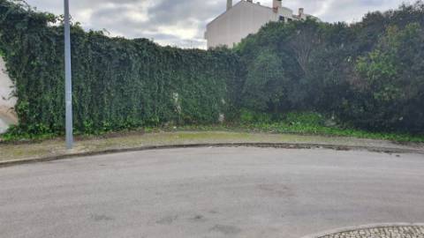 Terreno urbano com 2.432 m² no Centro do Montijo
