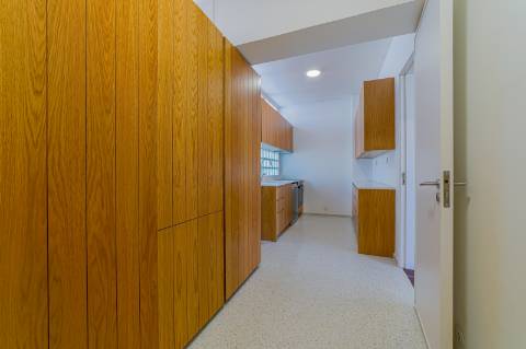 T4 Duplex de 152 m² Totalmente Remodelado, a Estrear | Avenida Infante Santo, Lisboa