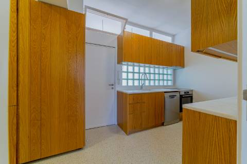 T4 Duplex de 152 m² Totalmente Remodelado, a Estrear | Avenida Infante Santo, Lisboa