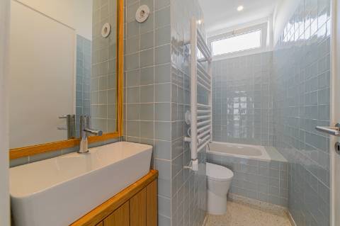 T4 Duplex de 152 m² Totalmente Remodelado, a Estrear | Avenida Infante Santo, Lisboa