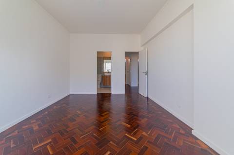 T4 Duplex de 152 m² Totalmente Remodelado, a Estrear | Avenida Infante Santo, Lisboa