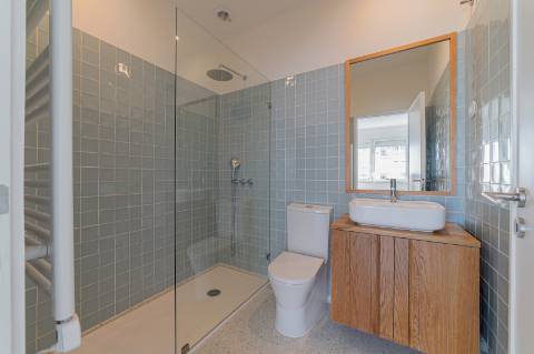 T4 Duplex de 152 m² Totalmente Remodelado, a Estrear | Avenida Infante Santo, Lisboa