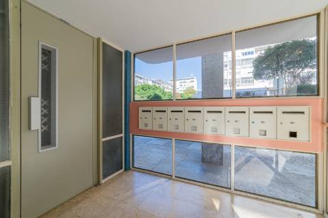 T4 Duplex de 152 m² Totalmente Remodelado, a Estrear | Avenida Infante Santo, Lisboa