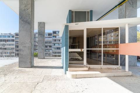 T4 DUPLEX RENOVADO EM ESTREIA | SALAO de 40 m² | 1 suíte e 2 suites cozy | GARAGEM | Lapa / Campo de Ourique