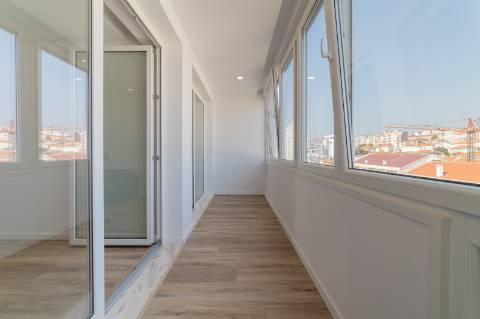 Apartamento T3 totalmente remodelado, em Cacilhas, Almada