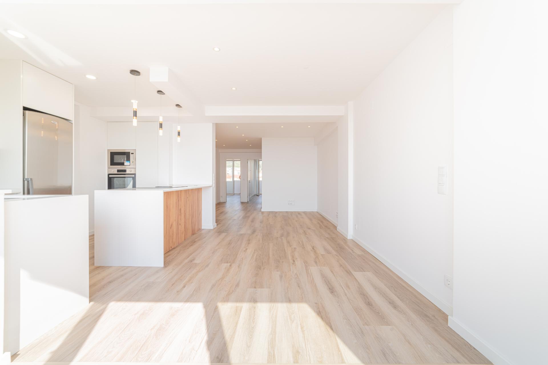 Apartamento T3 totalmente remodelado, em Cacilhas, Almada