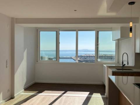 Apartamento T3 totalmente remodelado, em Cacilhas, Almada