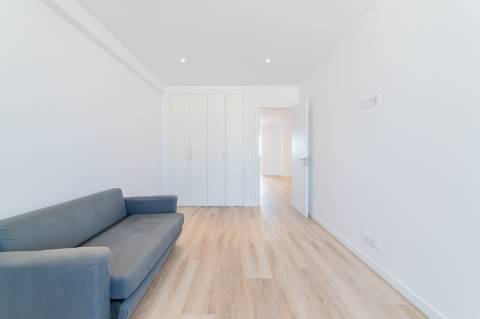 Apartamento T3 totalmente remodelado, em Cacilhas, Almada