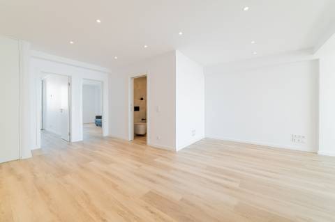 Apartamento T3 totalmente remodelado, em Cacilhas, Almada