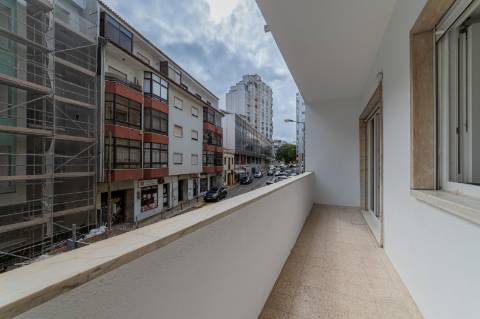 T2 Totalmente Remodelado - Rua Comandante António Feio, Almada