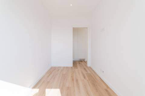 Apartamento T3 totalmente remodelado, em Cacilhas, Almada