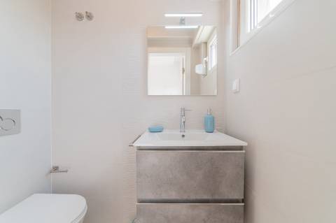 Apartamento T3 totalmente remodelado, em Cacilhas, Almada