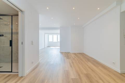 Apartamento T3 totalmente remodelado, em Cacilhas, Almada