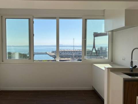 Apartamento T3 totalmente remodelado, em Cacilhas, Almada