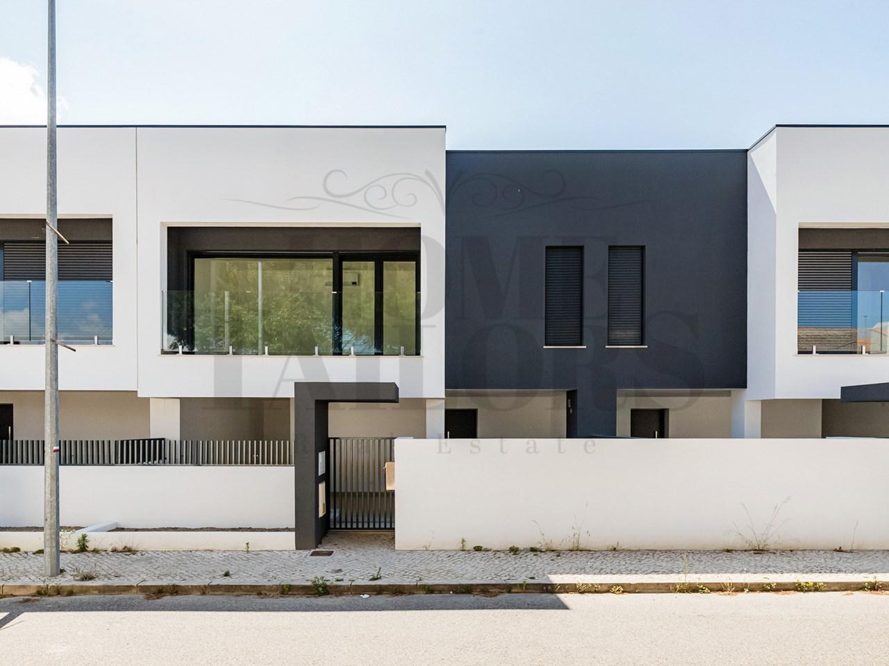 MORADIA T3+1 | A DOIS MINUTOS DAS PRAIAS DE S.JOAO DA CAPARICA