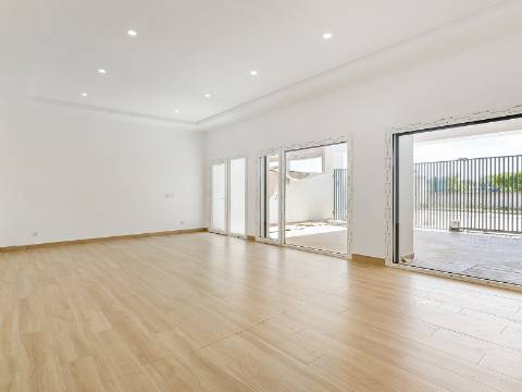 MORADIA T3+1 | A DOIS MINUTOS DAS PRAIAS DE S.JOAO DA CAPARICA