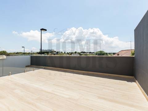 MORADIA T3+1 | A DOIS MINUTOS DAS PRAIAS DE S.JOAO DA CAPARICA