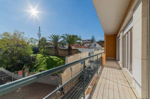 Arrendamento na Graça - Excelente T3+1 acabado de remodelar