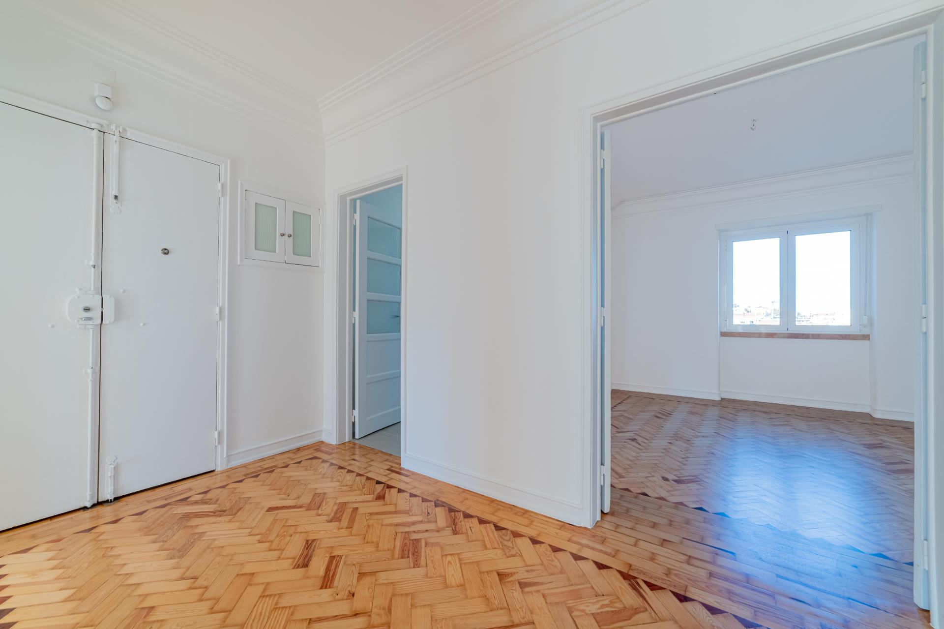 Arrendamento na Graça - Excelente T3+1 acabado de remodelar