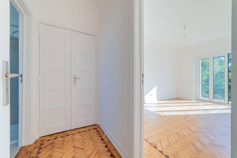 Arrendamento na Graça - Excelente T3+1 acabado de remodelar